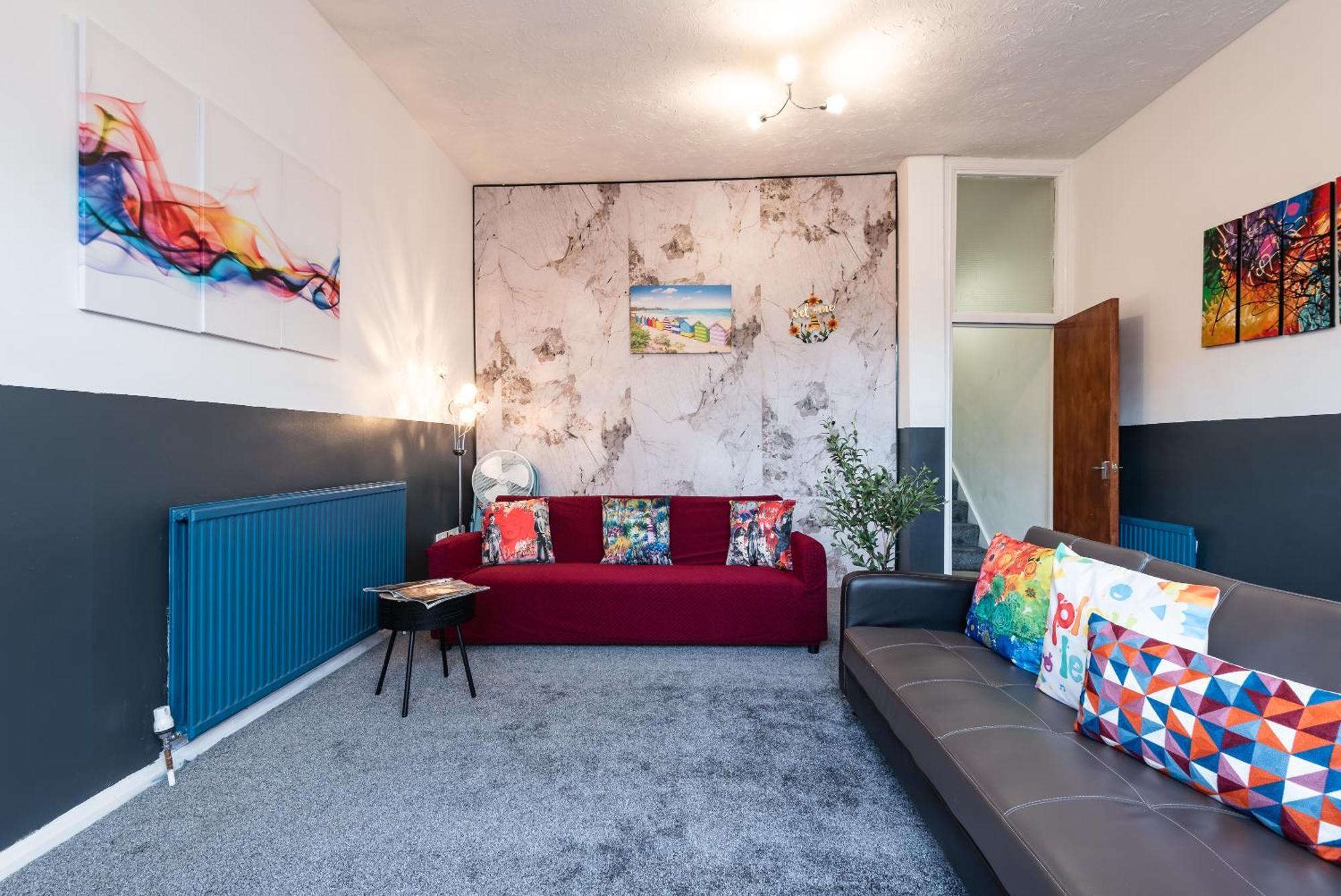 6 Roomy Bedrooms Favour Spacious - Sleeps 13 Hull Location Holiday home Kingston upon Hull
