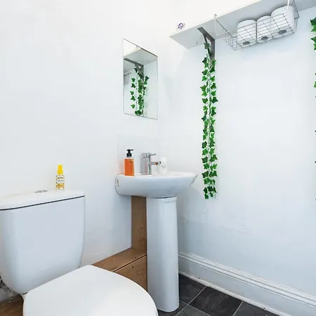 6 Roomy Bedrooms Favour Spacious Inn - Sleeps 13 Hull Central Location Kingston upon Hull Exterior photo