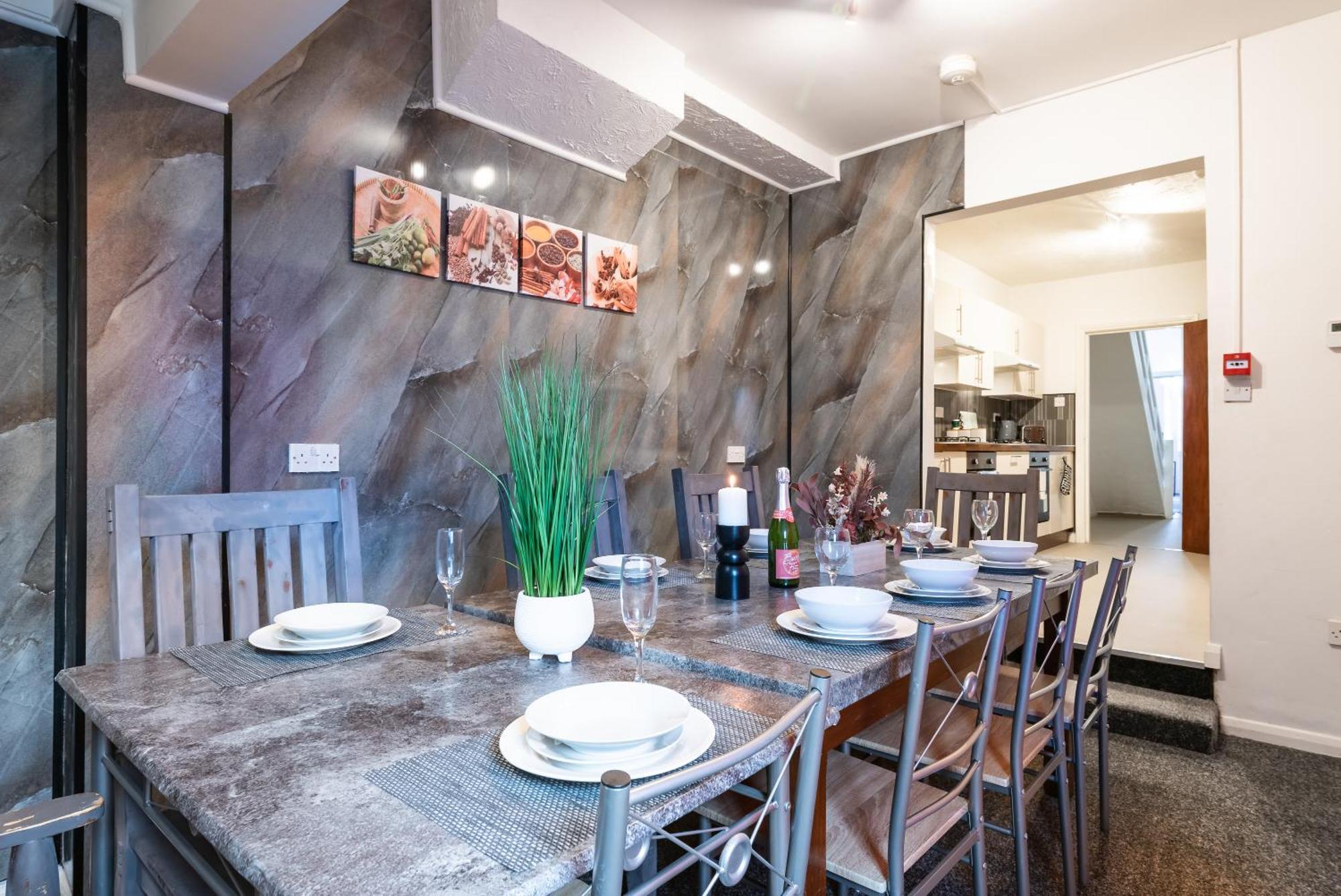Casa vacanze 6 Roomy Bedrooms Favour Spacious - Sleeps 13 Hull Location