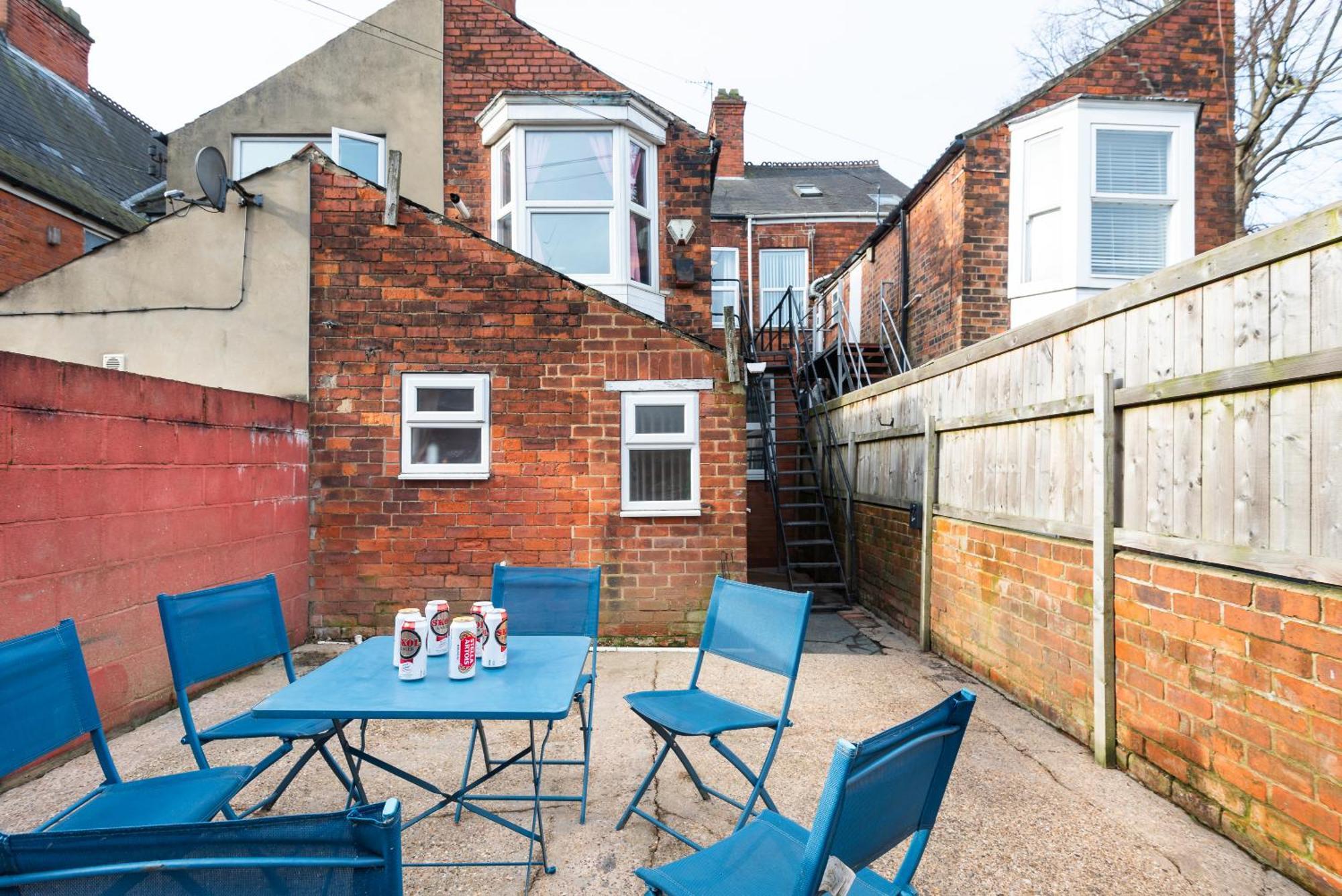Holiday home 6 Roomy Bedrooms Favour Spacious - Sleeps 13 Hull Location *
