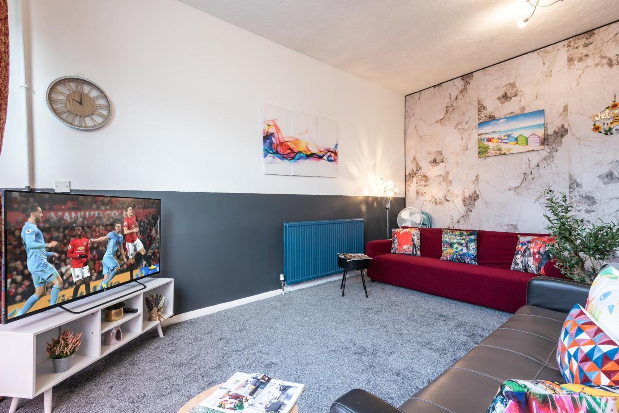 6 Roomy Bedrooms Favour Spacious - Sleeps 13 Hull Location Kingston upon Hull