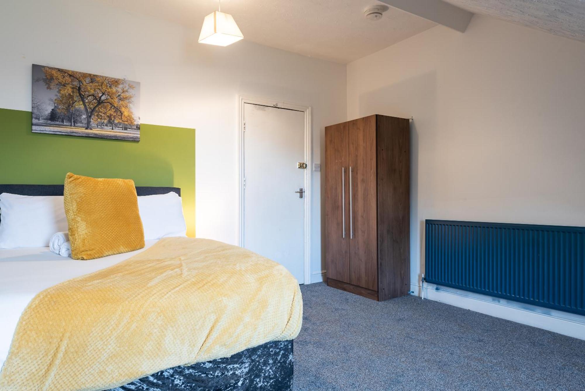 Holiday home 6 Roomy Bedrooms Favour Spacious - Sleeps 13 Hull Location