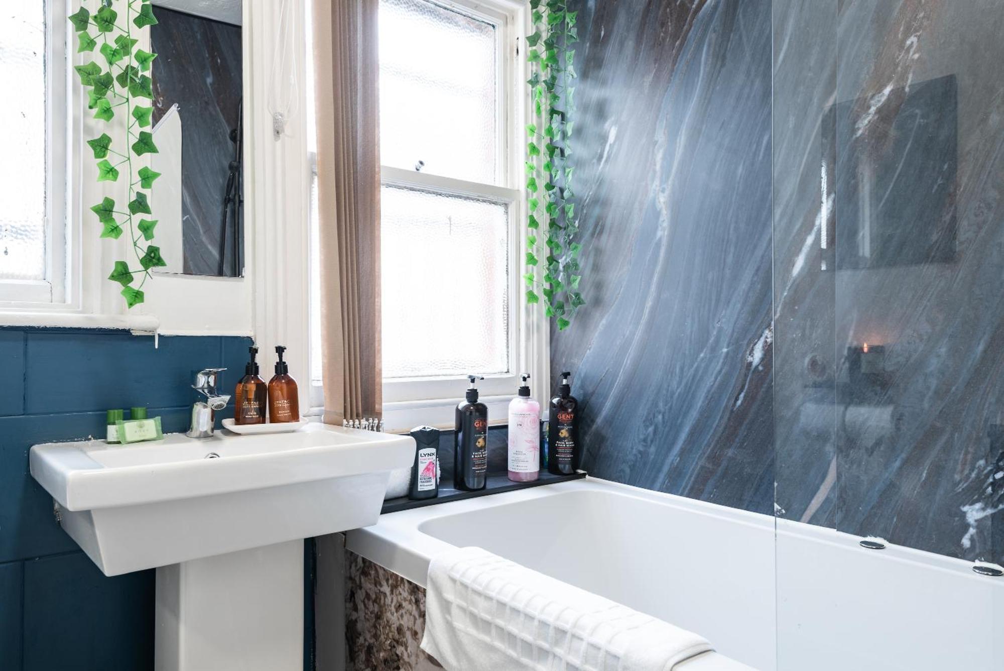 6 Roomy Bedrooms Favour Spacious - Sleeps 13 Hull Location Casa vacanze