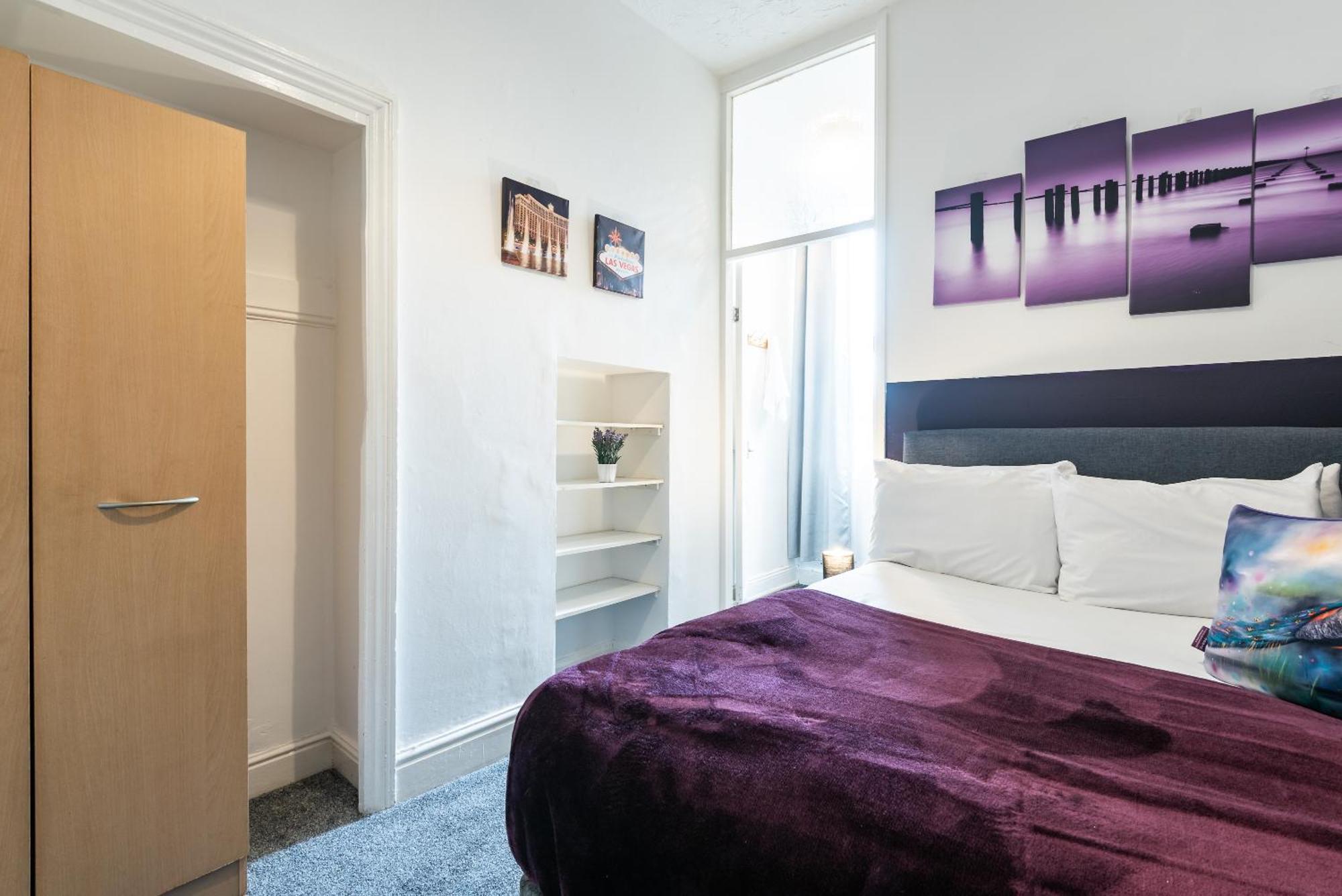 Holiday home 6 Roomy Bedrooms Favour Spacious - Sleeps 13 Hull Location